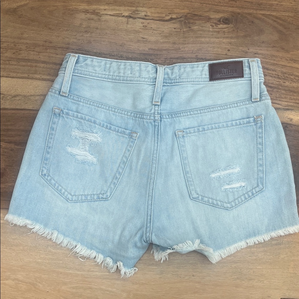 Hollister High Rise Mom 3” Distressed Short - Picture 4 of 6